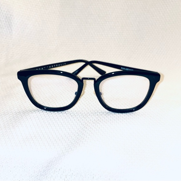 Quay Australia Run Around Clear Frame Sunglasses - Picture 3 of 8